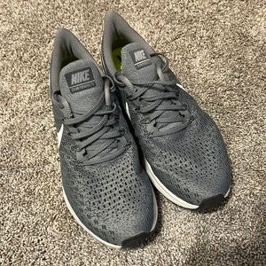 Nike Zoom Pegasus 35 - Men’s Size 9.5